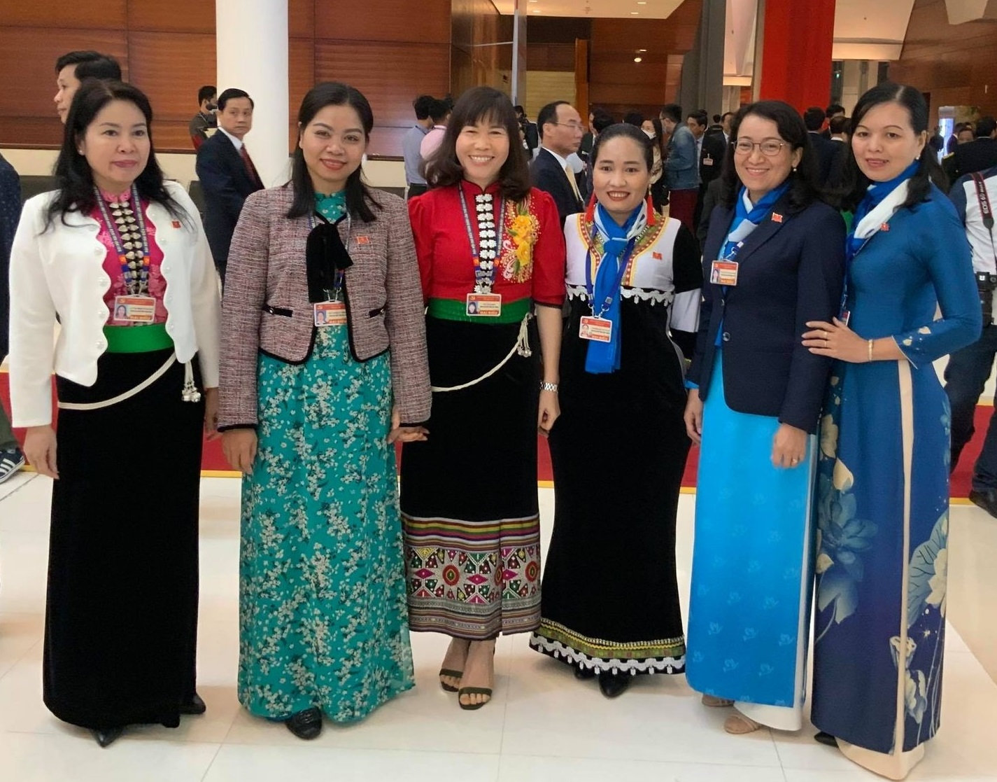Vị thế của phụ nữ DTTS ngày càng được khẳng định trong hệ thống chính trị cơ sở. (Trong ảnh: Các đại biểu nữ DTTS tham dự Đại hội lần thứ XIII của Đảng)