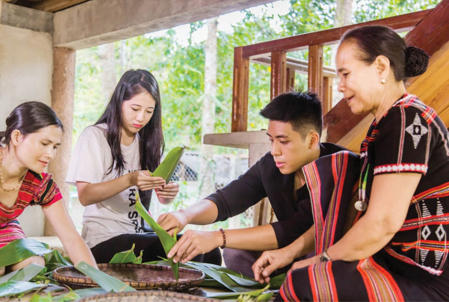 Thu nhập bình quân 1 nhân khẩu/tháng của hộ gia đình DTTS do nữ làm chủ hộ cao hơn 1,5 lần so với các hộ gia đình DTTS do nam làm chủ hộ. (Ảnh minh họa)