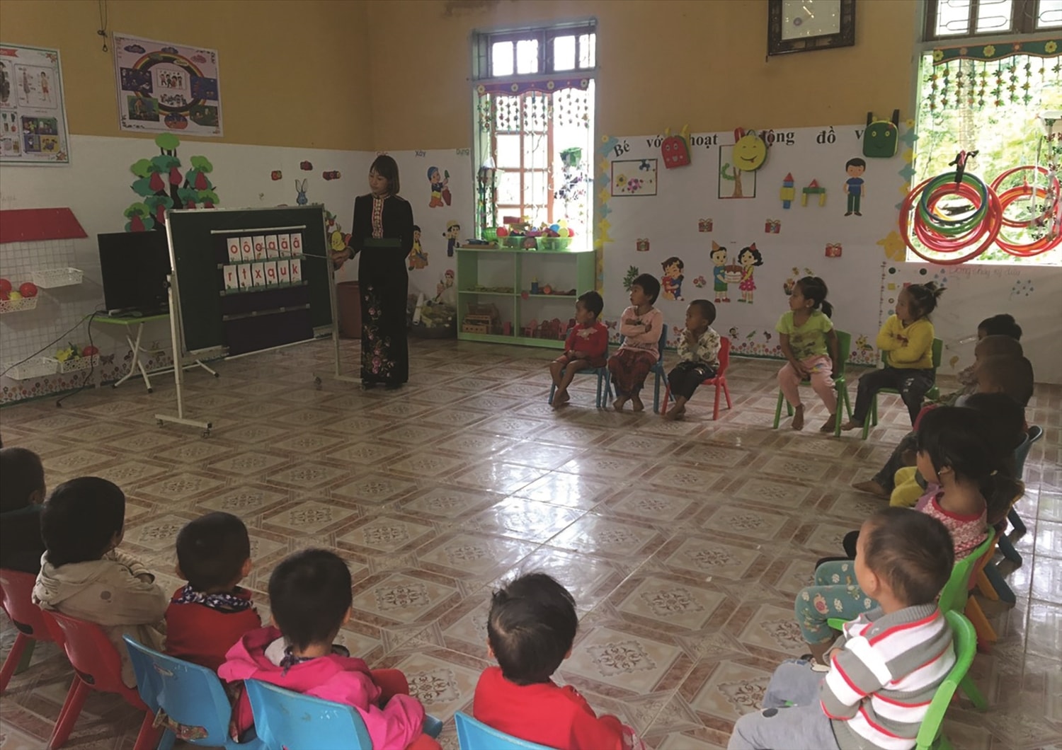 Một tiết học của học sinh Trường Mầm non Ban Mai, xã Chiềng Muôn, huyện Mường La, tỉnh Sơn La. Một tiết học của học sinh Trường Mầm non Ban Mai, xã Chiềng Muôn, huyện Mường La, tỉnh Sơn La.