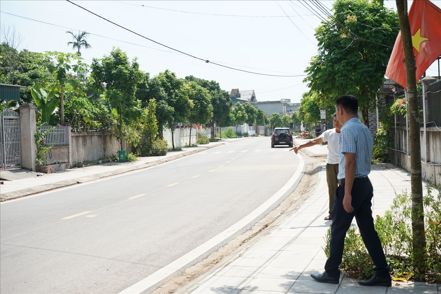 Người dân hào hứng kể về việc hiến đất làm đường 