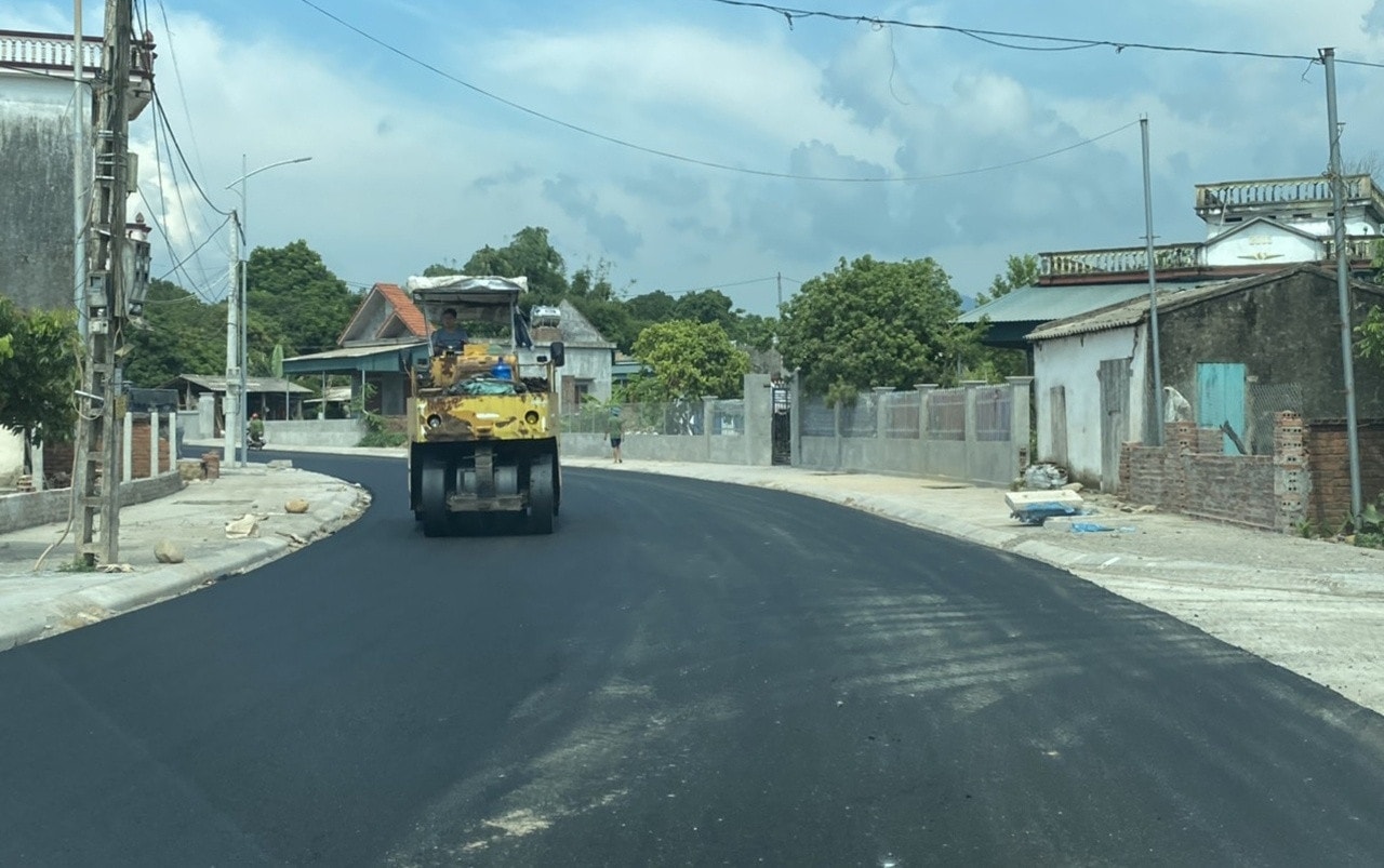 Tuyến đường từ trung tâm huyện Đầm Hà lên xã Quảng An đang được thi công khẩn trương