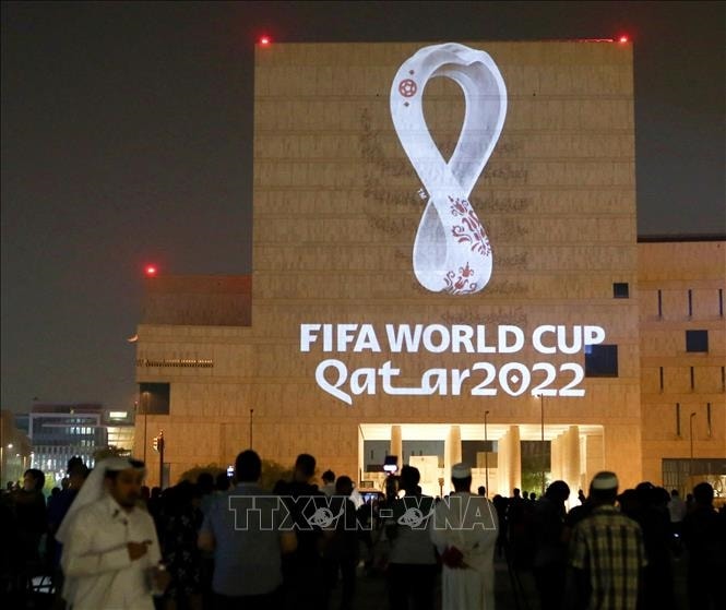 Logo Giải vô địch bóng đá thế giới của FIFA tại một tòa nhà ở Doha, Qatar, nước chủ nhà World Cup 2022, ngày 3/9/2019. Ảnh: AFP/TTXVN Logo Giải vô địch bóng đá thế giới của FIFA tại một tòa nhà ở Doha, Qatar, nước chủ nhà World Cup 2022, ngày 3/9/2019. Ảnh: AFP/TTXVN