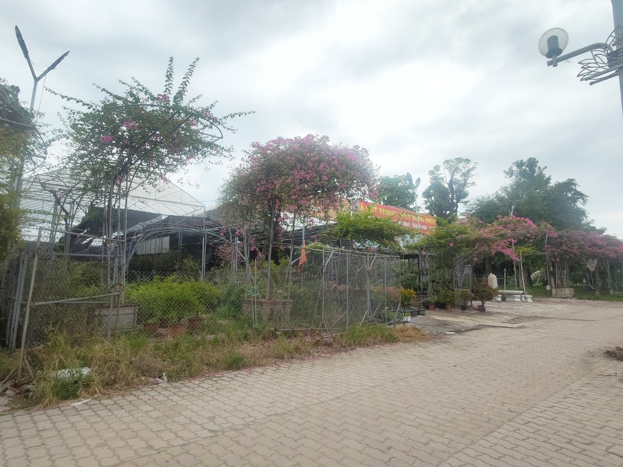 những hộ kinh doanh, thuê đất ở đây đều không có hệ thống phòng cháy chữa cháy và không được trang bị điện nước đầy đủ