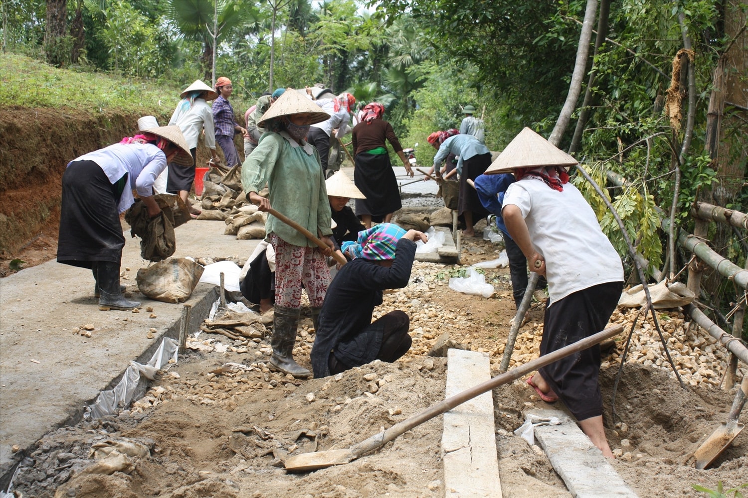 Nguồn lực từ 03 CTMTQG là điều kiện và cơ hội thuận lợi để Văn Bàn xây dựng NTM bền vững, hiệu quả Nguồn lực từ 03 CTMTQG là điều kiện và cơ hội thuận lợi để Văn Bàn xây dựng NTM bền vững, hiệu quả