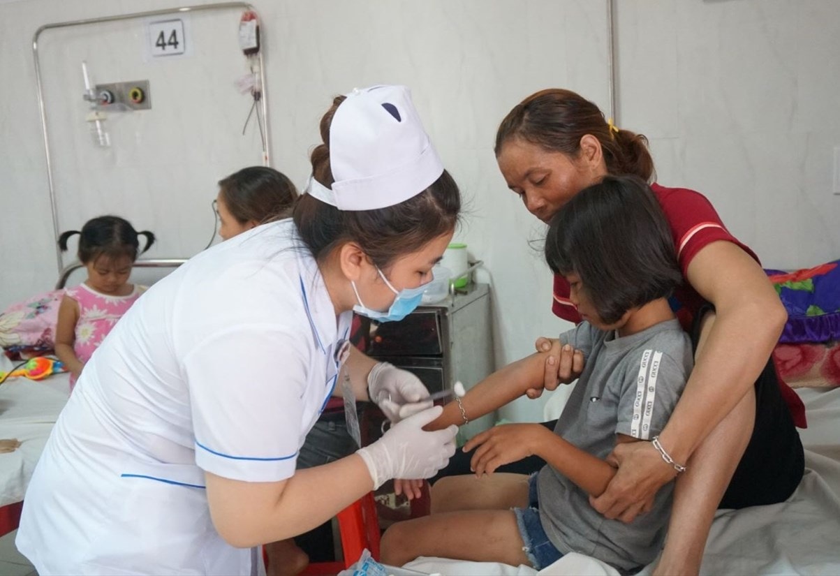 Trẻ bị tan máu bẩm sinh được chăm sóc, điều trị tại Bệnh viện Đa khoa vùng Tây Nguyên. Ảnh minh họa
