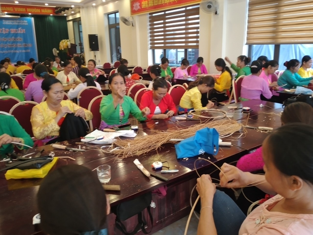 Sản xuất mây tre đan tại làng nghề xóm Bui, xã Nhân Nghĩa huyện Lạc Sơn Sản xuất mây tre đan tại làng nghề xóm Bui, xã Nhân Nghĩa huyện Lạc Sơn