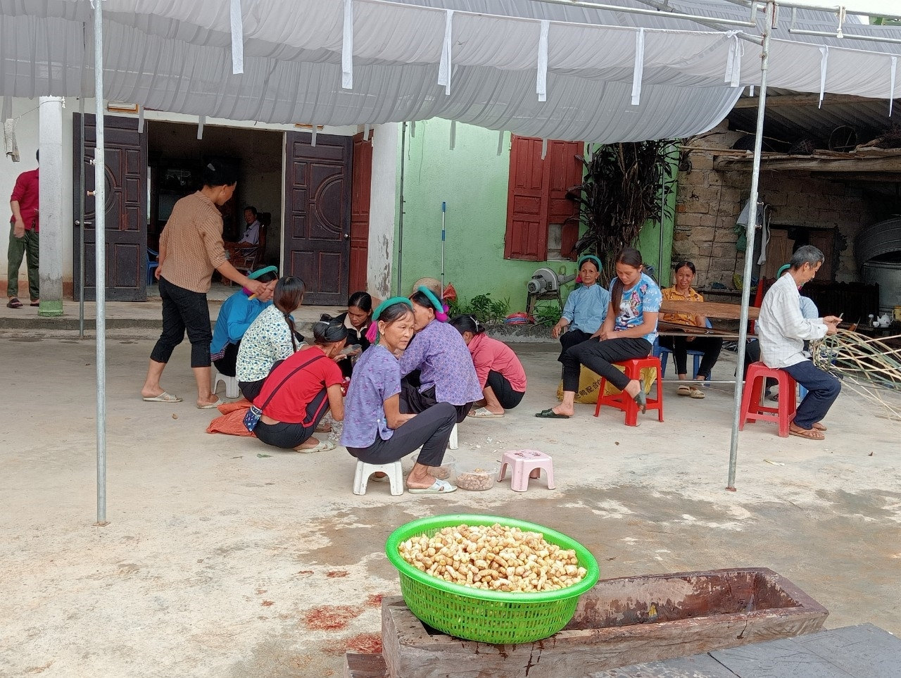 Tinh thần đoàn kết, gắn bó của đồng bào Sán Chỉ càng cao qua các hoạt động ma chay, hiếu hỉ... Tinh thần đoàn kết, gắn bó của đồng bào Sán Chỉ thể hiện càng rõ nét qua các hoạt động ma chay, hiếu hỉ...