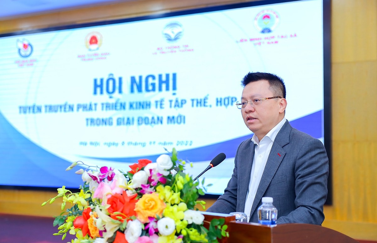Ông Lê Quốc Minh - Ủy viên Trung ương Đảng, Tổng Biên tập báo Nhân dân, Chủ tịch Hội Nhà báo Việt Nam phát biểu tại Hội nghị