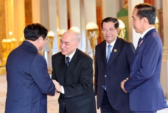 Tại cuộc tiếp kiến, Quốc vương Campuchia Norodom Sihamoni dành sự chào đón nồng hậu đối với Thủ tướng Chính phủ Phạm Minh Chính, cảm ơn sự ủng hộ và hỗ trợ tích cực của Việt Nam đối với năm Chủ tịch ASEAN 2022 của Campuchia