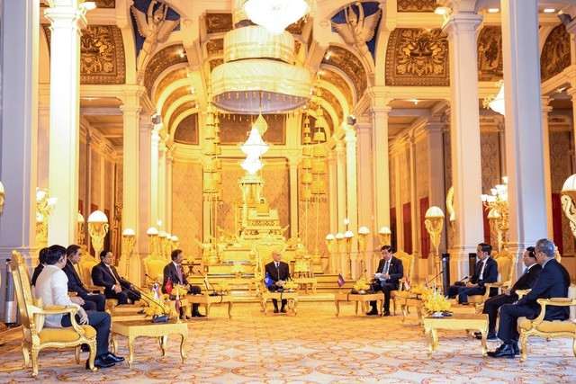 Quốc vương Norodom Sihamoni nhấn mạnh, Campuchia mong muốn thúc đẩy tinh thần đoàn kết và tự cường, tạo cơ sở vững chắc cho thành công của ASEAN - Ảnh: VGP/Nhật Bắc