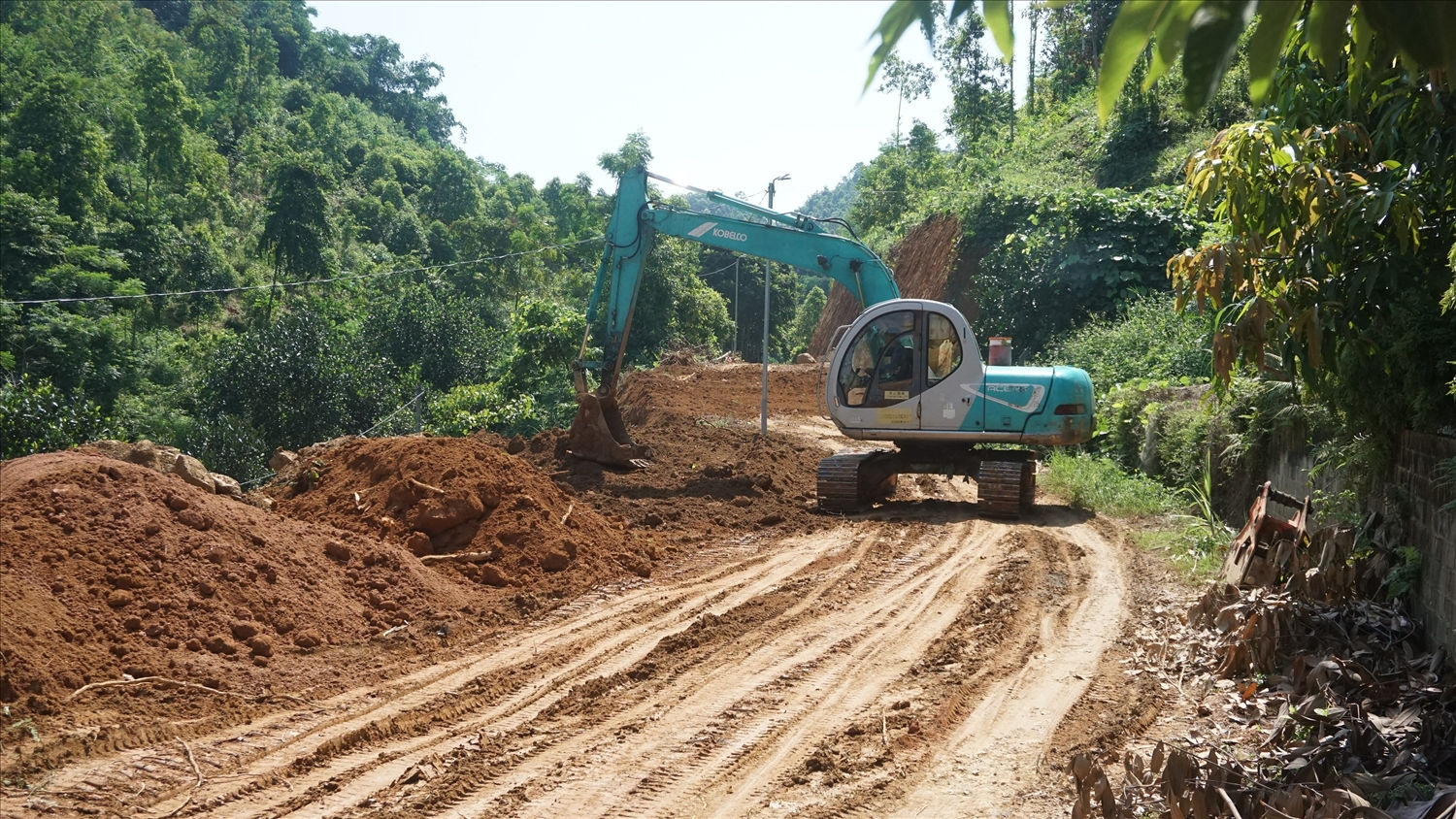 Việc mở rộng các tuyến đường giao thông nông thôn ở Bảo Thắng nhận được sự đồng thuận cao của người dân do làm tốt quy chế dân chủ