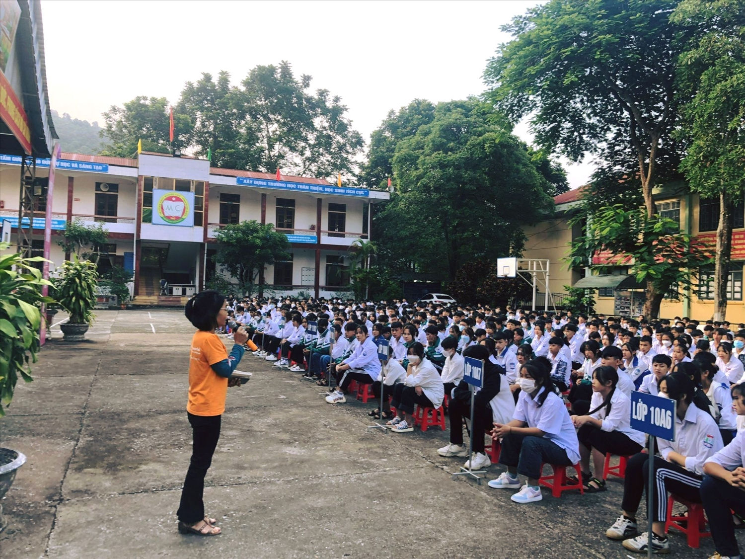 Tổ chức Tầm nhìn Thế giới phối hợp với Ban giám hiệu Trường THPT Thị trấn Mường Chà (Điện Biên) tổ chức chuỗi hoạt động ngoại khoá nhằm trang bịcác kiến thức, kỹ năng để bảo vệ mình và những người xung quanh khỏi những nguy cơ bị bạo lực.