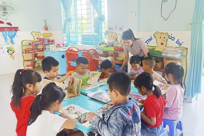Một tiết học của cô và cháu tại Trường Mầm non Họa My (huyện Khánh Vĩnh) Một tiết học của cô và cháu tại Trường Mầm non Họa My (huyện Khánh Vĩnh)