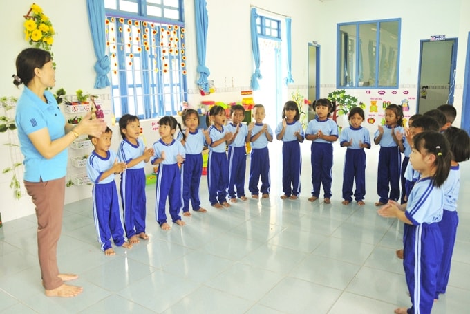 Cô và trò Trường Mầm non Hoàng Anh (xã Sơn Trung, huyện Khánh Sơn) Cô và trò Trường Mầm non Hoàng Anh (xã Sơn Trung, huyện Khánh Sơn)