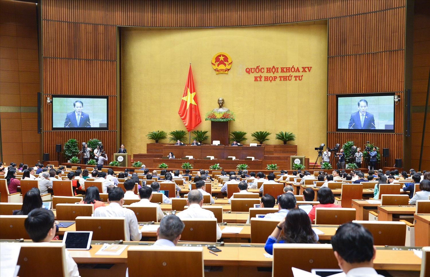 Quang cảnh phiên biểu quyết