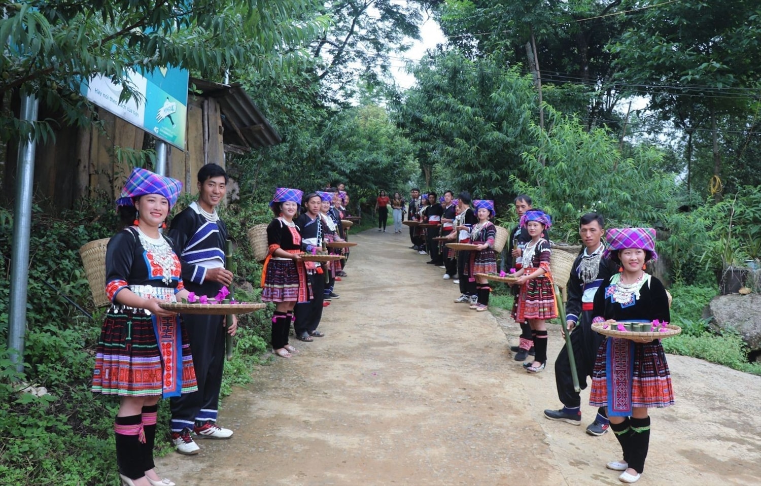 Bản du lịch Sin Suối Hồ, huyện Phong Thổ, Lai Châu thu hút khách du lịch từ khai thác bản sắc văn hoá truyền thống Bản du lịch Sin Suối Hồ, huyện Phong Thổ, Lai Châu thu hút khách du lịch từ khai thác bản sắc văn hoá truyền thống