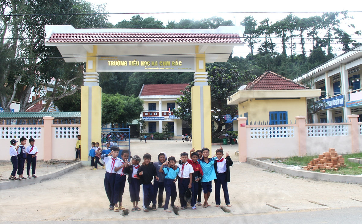 Học sinh người Raglay ở Khánh Sơn đã được chăm lo việc học hành Học sinh người Raglay ở Khánh Sơn đã được chăm lo việc học hành
