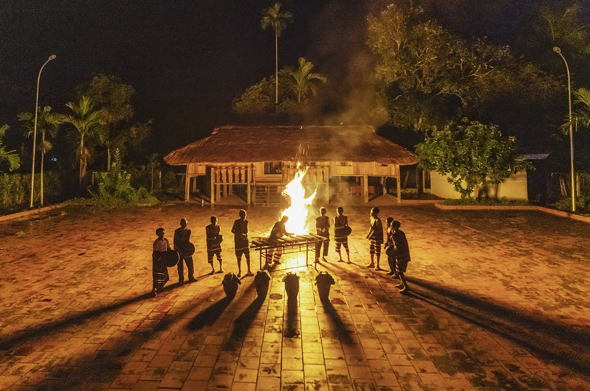Sinh hoạt văn nghệ của người Raglay ở thôn Hòn Dung (xã Sơn Hiệp, huyện Khánh Sơn) Sinh hoạt văn nghệ của người Raglay ở thôn Hòn Dung (xã Sơn Hiệp, huyện Khánh Sơn)