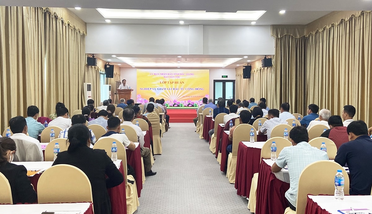 Lãnh đạo Ban Dân tộc khai giảng lớp tập huấn