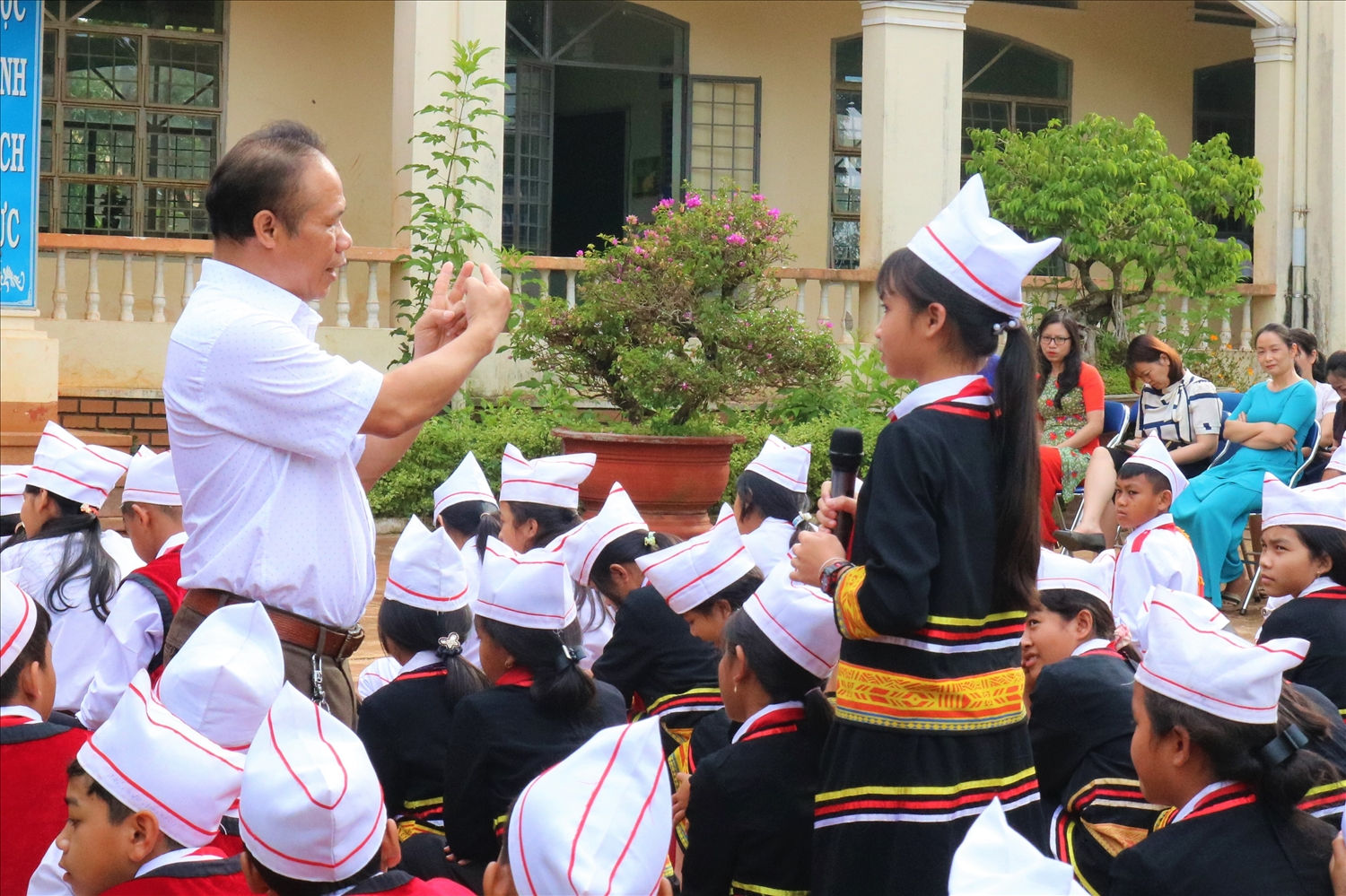 Huyện Chư Păh tuyên truyền Luật hôn nhân và gia đình, Phòng - chống nạn tảo hôn hôn nhân cận huyết thống trong trường học có đông học sinh DTTS