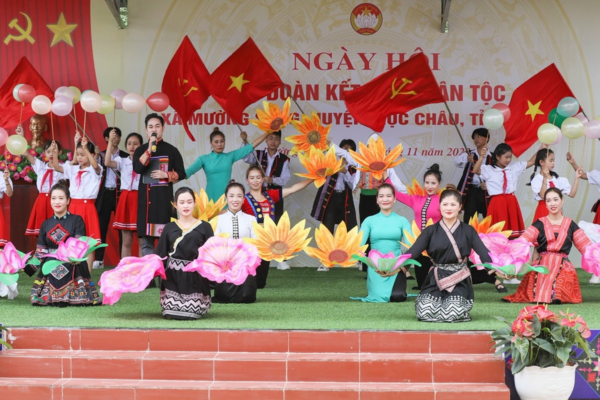 Tiết mục văn nghệ chào mừng tại Ngày hội