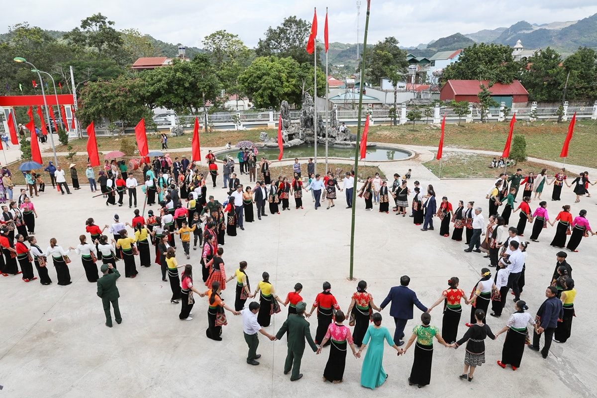 Vòng xòe trong Ngày hội