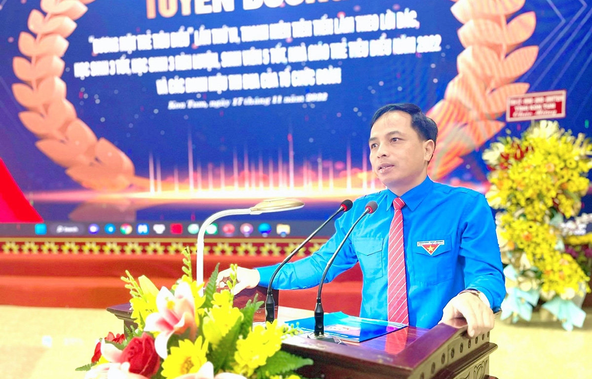 Anh Xiêng Thanh Phúc - Bí thư tỉnh Đoàn phát biểu tại Lễ tuyên dương