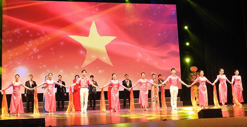 (TIN) Vĩnh Phúc: Tuyên dương giáo viên, học sinh, sinh viên DTTS tiêu biểu, xuất sắc năm học 2021 - 2022 8