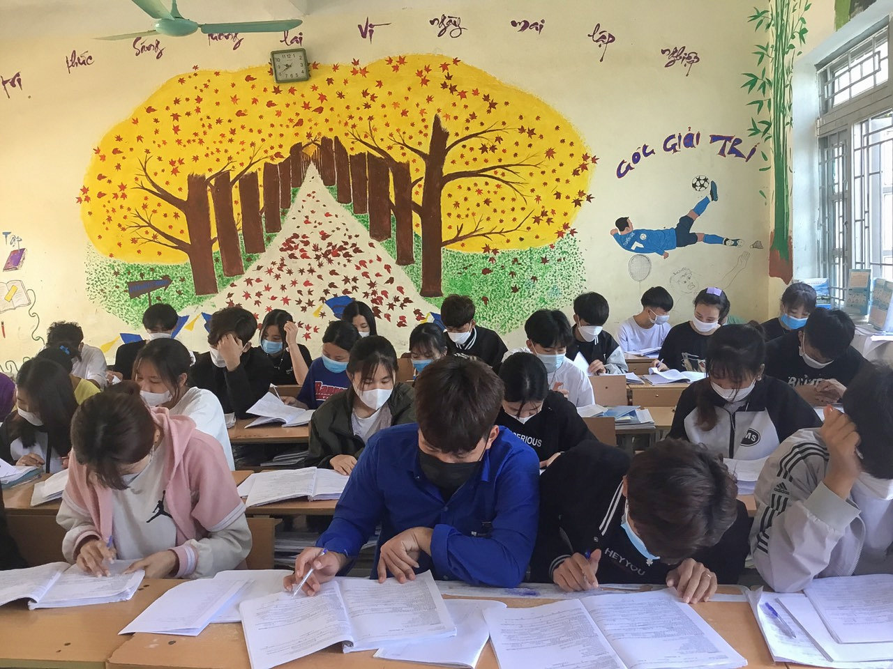 Những năm gần đây, tỷ lệ đỗ tốt nghiệp của học sinh Trường THPT DTNT Ka Lăng đều đạt 100%.