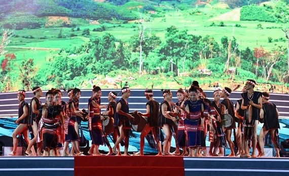 Tiết mục nghệ thuật cồng chiêng Tây Nguyên