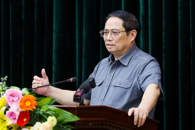 Ninh Bình phải vừa đẹp vừa giàu, Thủ tướng nêu rõ, vùng đất địa linh nhân kiệt phải làm được điều này. (Ảnh: VGP/Nhật Bắc)