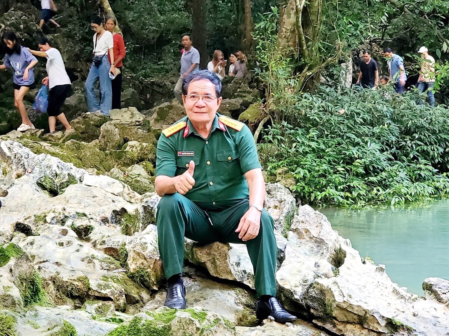 Nhiều du khách đến thăm quan di tích lịch sử đặc biệt Quốc gia Hang Pác Bó