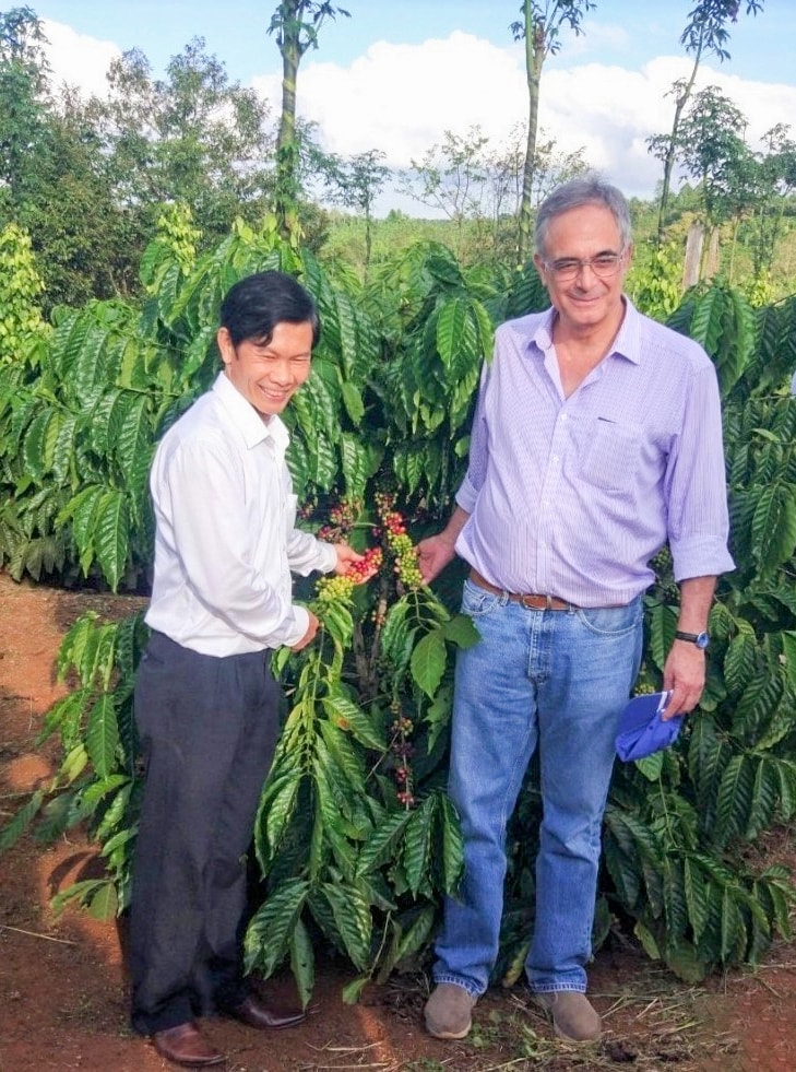 Hợp tác xã Công Bằng Thuận An ký hợp đồng với Công ty Dak Man sản xuất cà phê bền vững theo chứng nhận Faitrade Hợp tác xã Công Bằng Thuận An ký hợp đồng với Công ty Dak Man sản xuất cà phê bền vững theo chứng nhận Faitrade