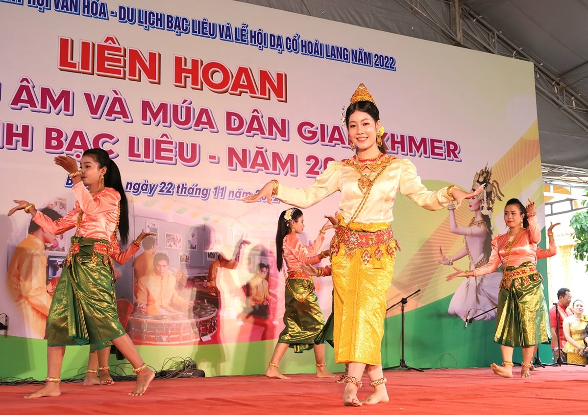 Những điệu múa dân gian Khmer đặc sắc Những điệu múa dân gian Khmer đặc sắc