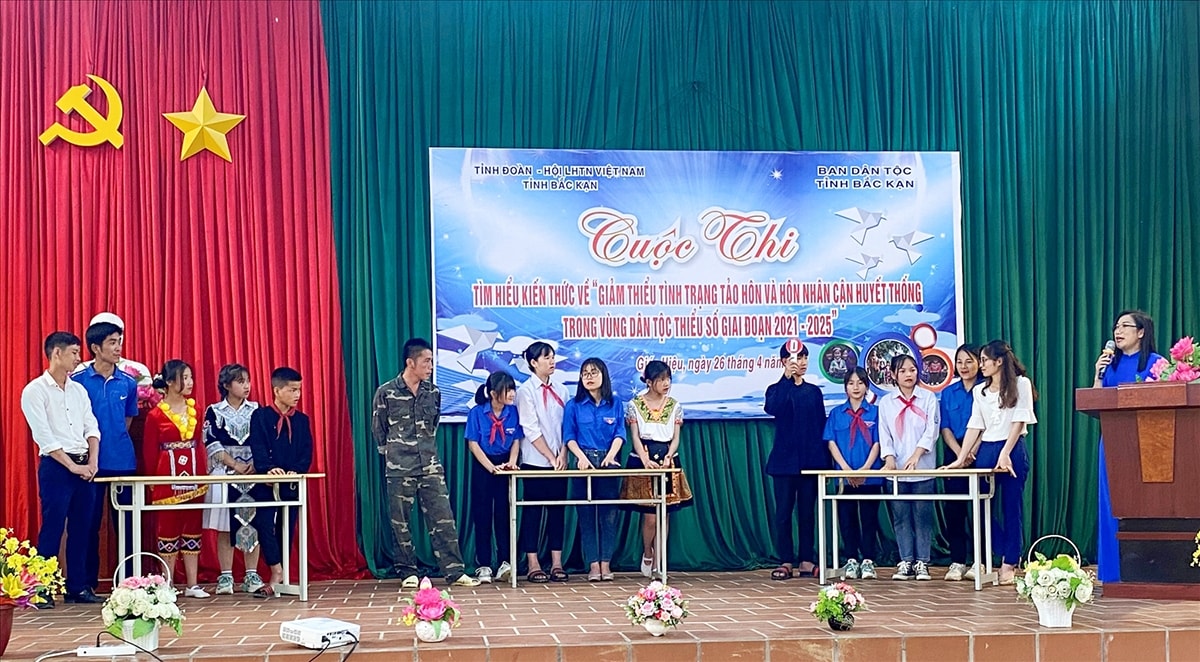 Ban Dân tộc phối hợp với Tỉnh Đoàn Bắc Kạn tổ chức tuyên truyền Đề án “Giảm thiểu tình trạng tảo hôn và HNCHT trong vùng DTTS tỉnh Băc Kạn