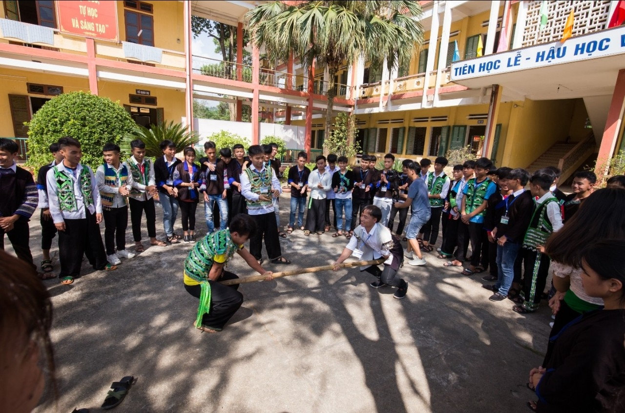 Hoạt động ngoại khóa giúp sức khoẻ của các em học sinh luôn được đảm bảo, phục vụ tốt cho việc học tập và rèn luyện. Hoạt động ngoại khóa giúp sức khoẻ của các em học sinh luôn được đảm bảo, phục vụ tốt cho việc học tập và rèn luyện.