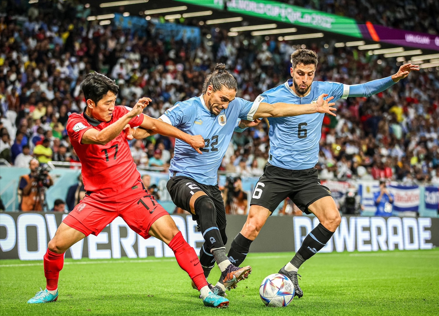 Hàn Quốc hòa Uruguay trong trận mở màn bảng H (Ảnh AUF) Hàn Quốc hòa Uruguay trong trận mở màn bảng H (Ảnh AUF)