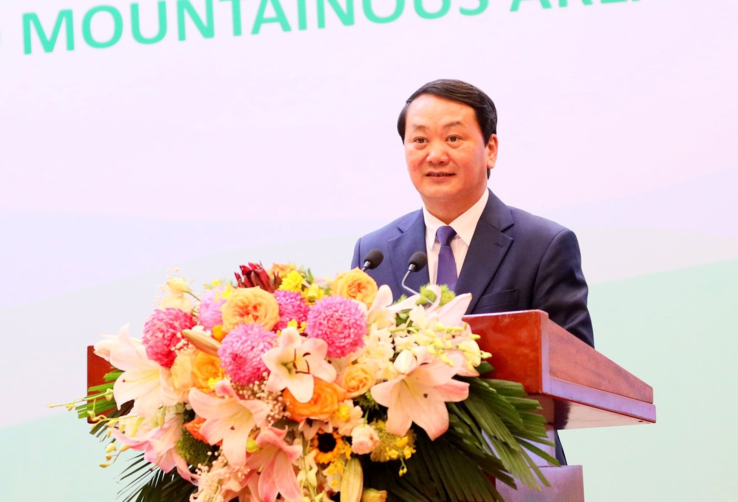 Bộ trưởng, Chủ nhiệm Ủy ban Dân tộc Hầu A Lềnh - Phó Trưởng BCĐ Trung ương các Chương trình MTQG giai đoạn 2021 - 2025 phát biểu khai mạc Hội thảo