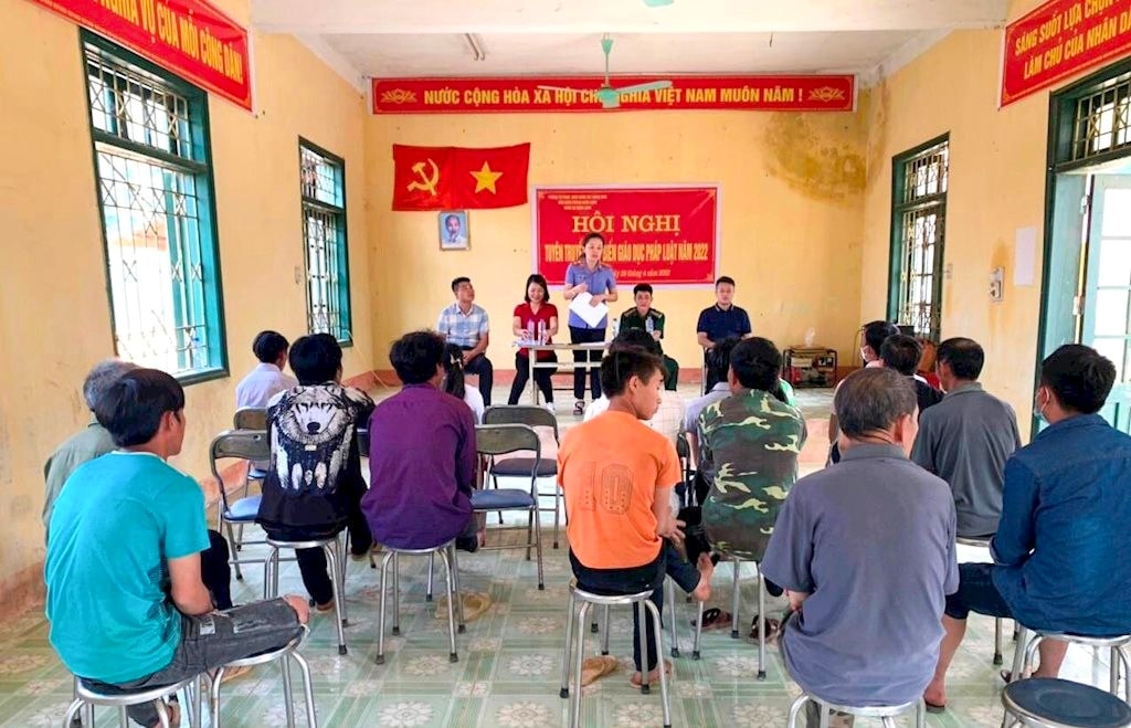 Công tác tuyên truyền, vận động và PBGDPL cho Nhân dân khu vực biên giới được Sơn La chú trọng. (Trong ảnh: tổ chức tuyên truyền, vận động và PBGDPL tại 2 bản Huổi Hịa, Hua Lạnh, xã Nậm Lạnh, huyện Sốp Cộp)
