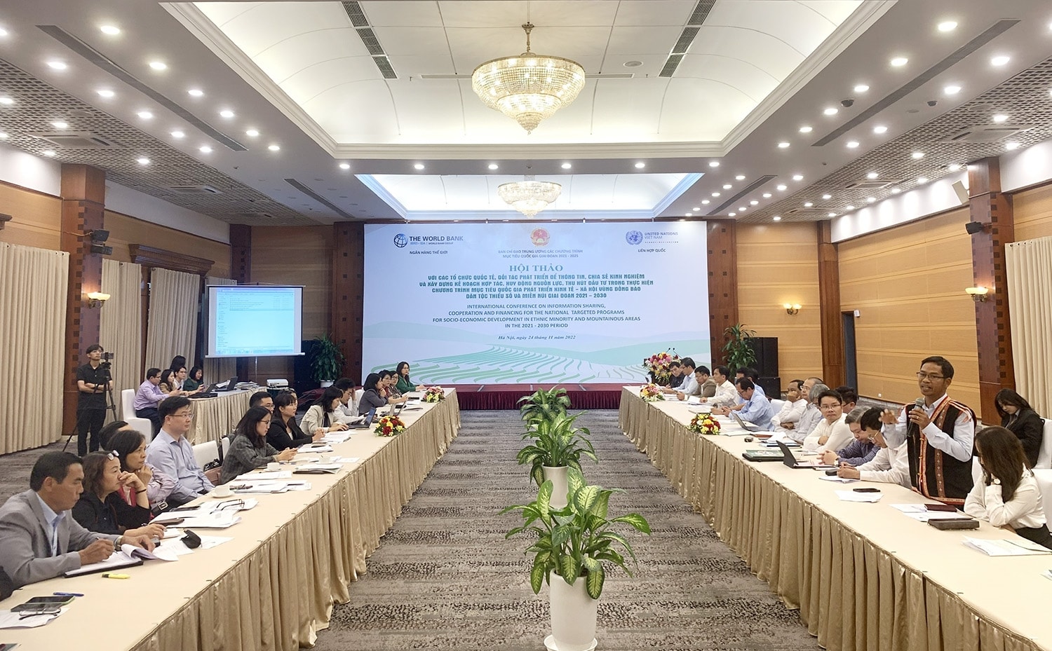 Quang cảnh Phiên làm việc