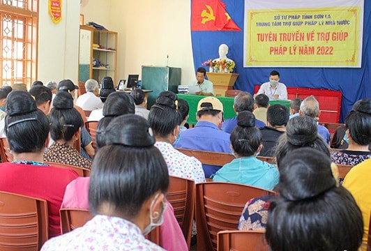 Thông qua tuyên truyền, người dân ở các xã nghèo hiểu rõ hơn quyền được TGPL của mình; từ đó bảo vệ mình, đồng thời lan tỏa hiểu biết pháp luật về TGPL đến với mọi người Thông qua tuyên truyền, người dân ở các xã nghèo hiểu rõ hơn quyền được TGPL của mình; từ đó bảo vệ mình, đồng thời lan tỏa hiểu biết pháp luật về TGPL đến với mọi người