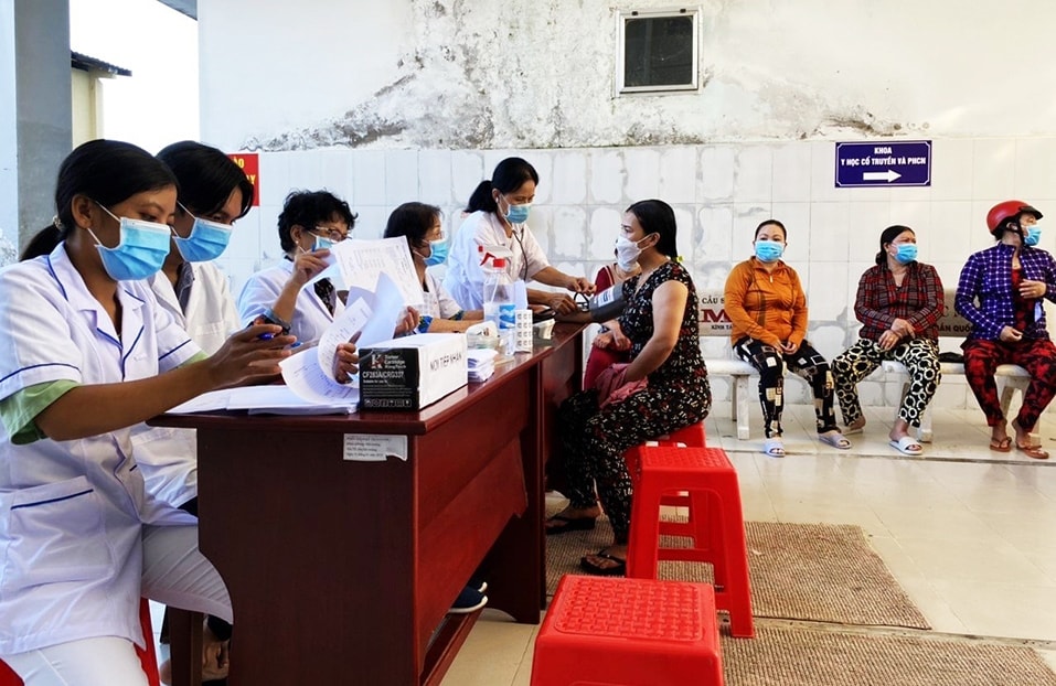 Đoàn y bác sĩ thiện nguyện TP. Hồ Chí Minh khám, tầm soát bệnh cho phụ nữ DTTS huyện Châu Thành, tỉnh Kiên Giang