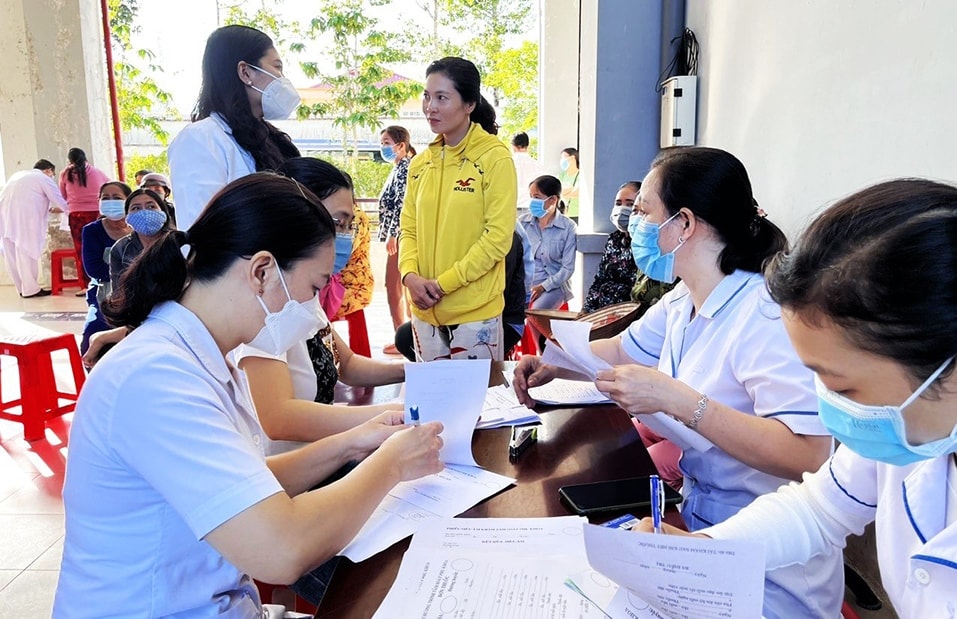 Đoàn y bác sĩ thiện nguyện TP. Hồ Chí Minh tư vấn chăm sóc sức khỏe cho phụ nữ DTTS huyện Châu Thành, tỉnh Kiên Giang