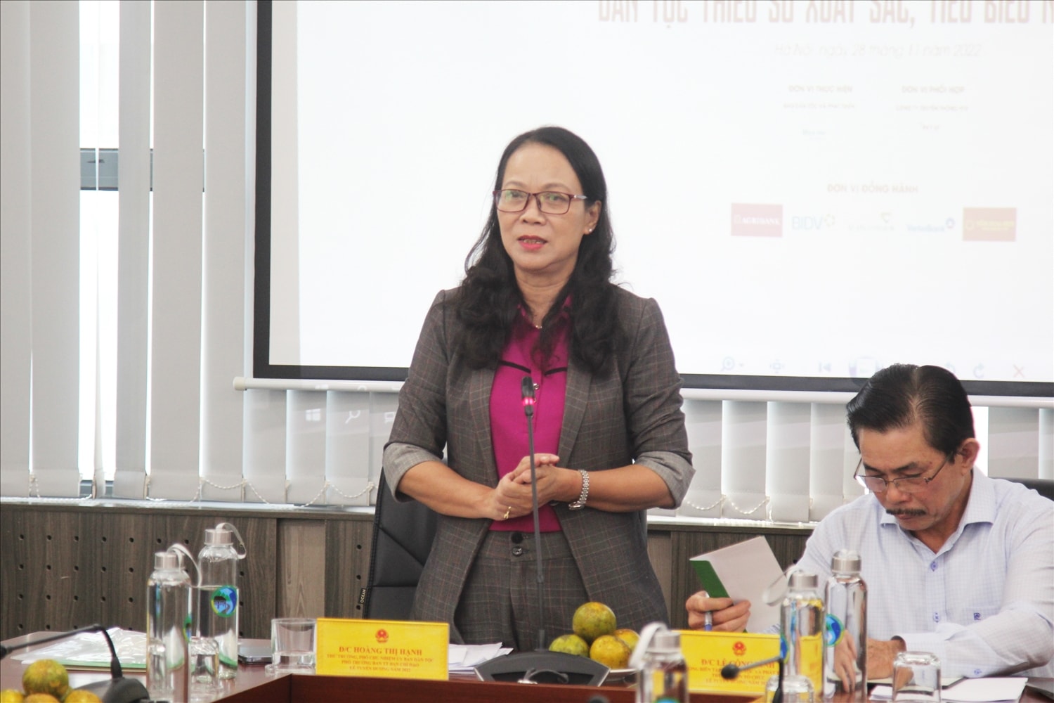 Thứ trưởng, Phó Chủ nhiệm UBDT Hoàng Thị Hạnh phát biểu tại Họp báo