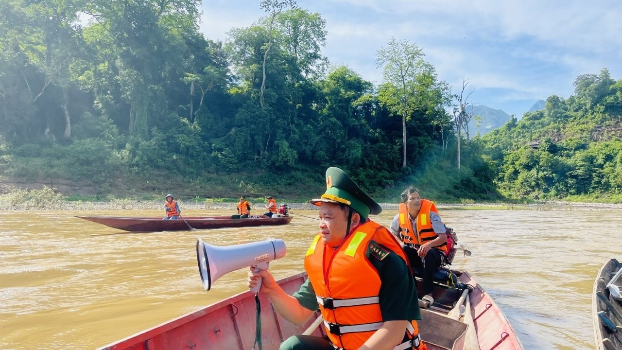 (Chuyên đề Bộ Tư Pháp- Hoàng Thanh): Hiệu quả mô hình Đội thuyền tự quản trên sông suối biên giới (Chuyên đề Bộ Tư Pháp- Hoàng Thanh): Hiệu quả mô hình Đội thuyền tự quản trên sông suối biên giới