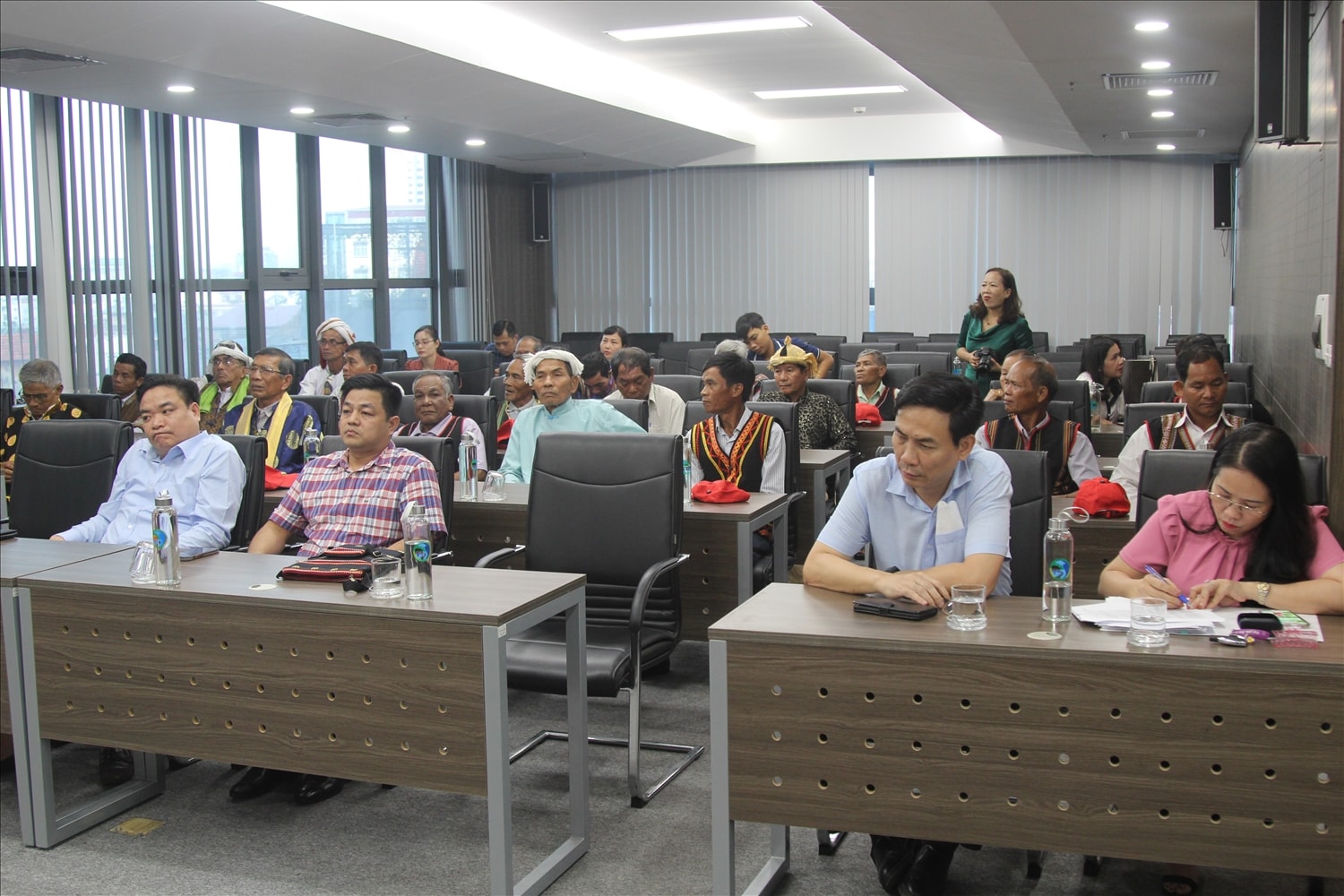 Các đại biểu tham dự buổi gặp mặt