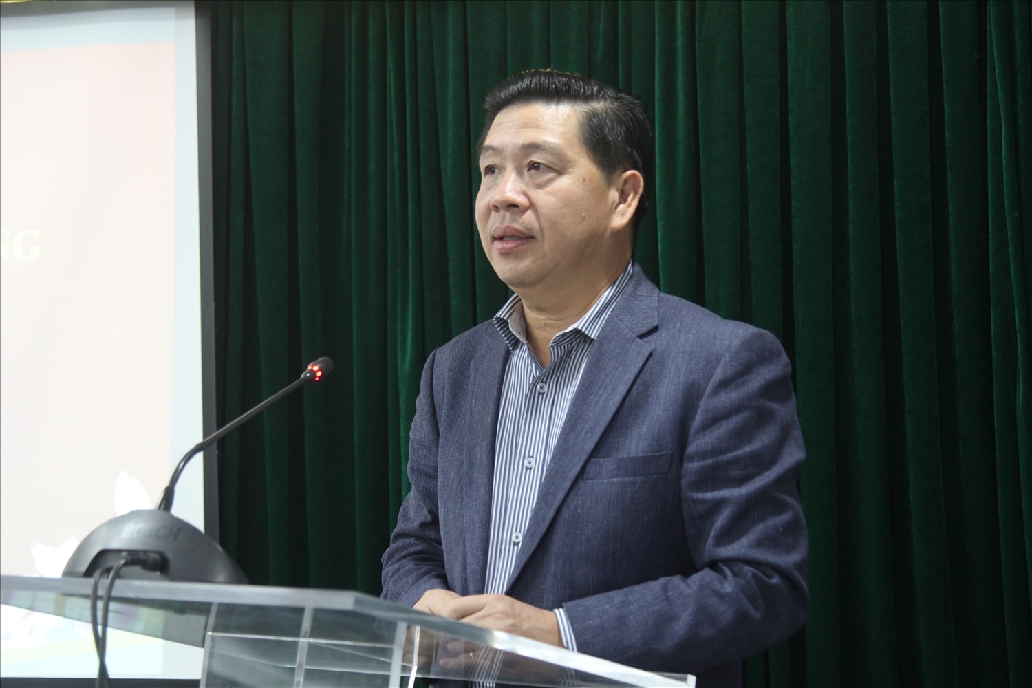 Thứ trưởng, Phó Chủ nhiệm UBDT phát biểu tại buổi gặp mặt