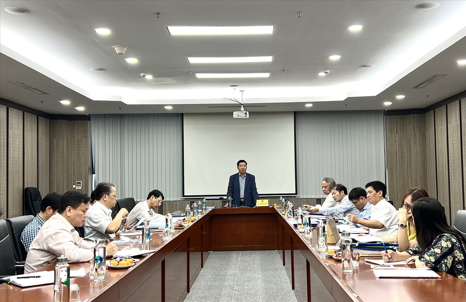 Ts. Lê Sơn Hải - Thứ trưởng, Phó Chủ nhiệm, Chủ tịch Hội đồng Khoa học và Công nghệ của UBDT đã chủ trì buổi nghiệm thu đề tài Ts. Lê Sơn Hải - Thứ trưởng, Phó Chủ nhiệm, Chủ tịch Hội đồng Khoa học và Công nghệ của UBDT đã chủ trì buổi nghiệm thu đề tài