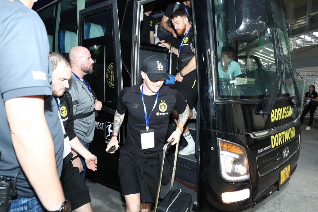 Các ngôi sao của Borussia Dortmund đến làm quen với Sân vận động quốc gia Mỹ đình…