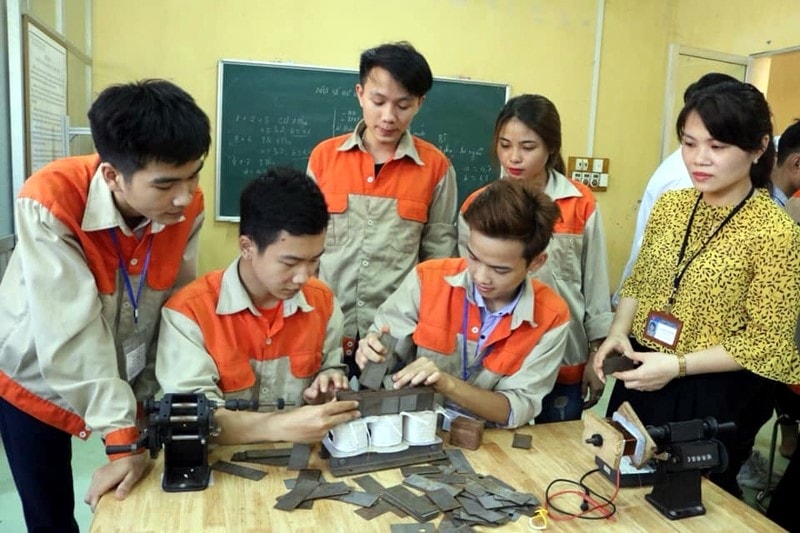 Các cấp chính quyền tỉnh Lào Cai luôn quan tâm công tác đào tạo nghề, giải quyết việc làm cho người lao động. Các cấp chính quyền tỉnh Lào Cai luôn quan tâm công tác đào tạo nghề, giải quyết việc làm cho người lao động.